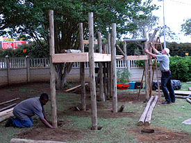 Spielplatz in Afrika aufbauen - Waisenhaus  in Afrika